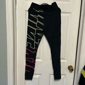 Women’s Nike Color-block leggings
Size S
Part of a set (see other listings)